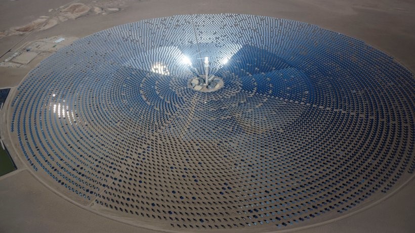 รูปที่ 2: เทคโนโลยีผลิตไฟฟ้าด้วยระบบรวมแสงอาทิตย์ (concentrated solar)